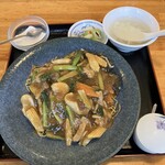 楽苑 - 五目あんかけ焼きそば