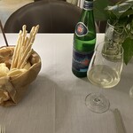 TORPEDO RESTAURANT & CAFE - Prosecco と San Pellegrino