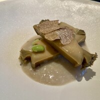 レストラン オオツ - 磯崎産黒鮑 黒鮑100%の擂り流し サマートリュフ 群馬産味緑(枝豆)