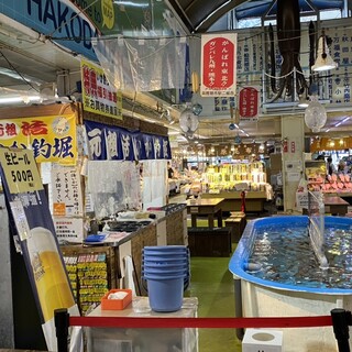函館朝市 駅二市場 活いか釣り広場_2