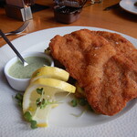 Zum Schwarzen Stern - シュニッツエル2枚！