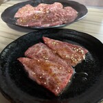 ホルモン焼肉 ハレノヒ - カルビ。美味し。