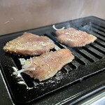 ホルモン焼肉 ハレノヒ - 特上タン塩。美味し。