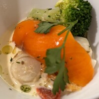 びいどろ 銀座店 - サーモンと帆立も抜群に新鮮で美味しい