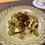 天満天神飯店 - スタートセットは小皿3品とドリンクがセットでお得。これはタコと水茄子。ピリ辛でビールに合います。