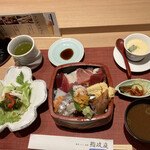 鮨政庭 - ちらし丼ランチ1500円 サラダ•茶碗蒸しセット300円