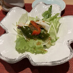 鮨政庭 - 海鮮サラダ　イカがのっていた