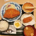 とんかつ　かつ楽 - ロースカツ定食(120g)
追加カニクリームコロッケ