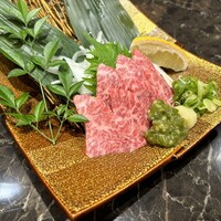 焼肉たまき 京橋店 - 和牛大トロ刺身/ハネシタ(1,750円)