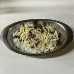 かれーの店 うどん  - チーズ・スパイシーひき肉