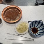 256877406 - 