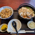 久良一 - 川幅みそ煮込みうどん950円とかき揚げ丼370円