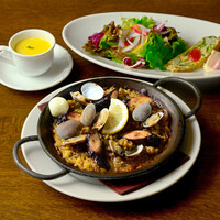 【季節のパエリア】弾ける蛸の旨味！ぶつ切り明石蛸のパエリア