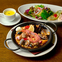 魚介類たっぷり！海の幸のパエリア