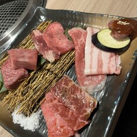 近江うし 焼肉 にくTATSU 青山本店 - 