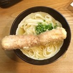 Udon Shokunin Sanuki Men Nosuke - 思いの外、優しい麺に戸惑いました。これも有りですね。
                        かけ小＋ちくわ一本揚げ ¥300
                        大将も気さくで感じが良いお店です。