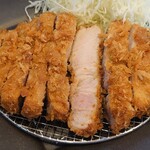 とんかつや 33 - 料理写真:『飛騨豚特ロースかつ(300g)定食』(税込み2400円)