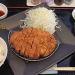 とんかつや 33 - 『飛騨豚特ロースかつ(300g)定食』(税込み2400円)