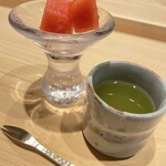 湘南沖地蟹専門店ふじ月 - スイカ、抹茶（横浜老舗茶屋河本屋）