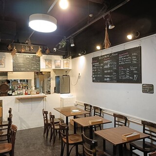 白を基調とした店内