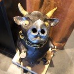 洋食 おがた - レジ横の牛のオブジェ