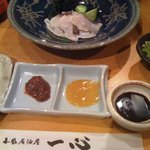 Wafuu Izakaya Isshin - 真鯛、、湯びき刺身、醤油・梅肉・酢味噌で頂きます。