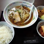 極味 - 本日のサービスとキムチ