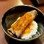 256906509 - ひと口ご飯をいただいて…
                    はわぁ〜、問答無用でしょ！
                    山葵を乗せても美味しかった♪