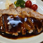 キッチン ブルー グローブ - 正面から、たまり醤油仕立てハニーマスタードソースもタップリ！！