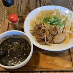 麺屋たけぞう - ブラック味玉つけ麺（ひやもり）