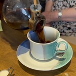 比韻豆  - コーヒーは目の前で注がれます