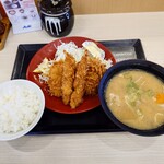 かつや - 料理写真:前回のレビュー見たら、同じ品を注文していた（笑）

ヒレカツはこの味わいと値段で定食が食べられるのなら
高コスパだと思える

海老、メンチカツは選択しない方が
高コスパ感があり、満足感も高い❔（笑）