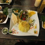 256921629 - メインのカレーとプレート