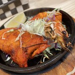 BAJE - タンドリー料理。エビまであるのが嬉しい