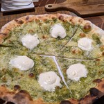 CONA - バジルとマスカルポーネのピザ 550円