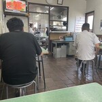 まいこや - 店内厨房側　基本中年おひとり様中心