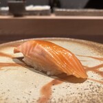 きう - 琵琶鱒（滋賀県琵琶湖産、陸封降湖山女魚、桜鱒
      の亜種、稚鮎を捕食）