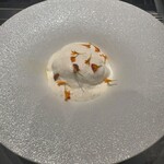 北海道焼肉 北うし - 白桃とパッションフルーツ ココナッツジェラート ヨーグルトがけ