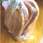 セイロン ベーカーズ - 食パンのラスク。甘くなく、ほんのり塩味で、食事パンにカリッカリサックサクでハマる。