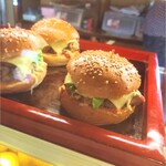 セイロン ベーカーズ - チキンチーズバーガー