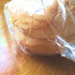 セイロン ベーカーズ - ふわっふわのパン。ほんのり甘い。