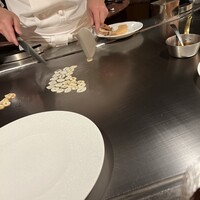 六本木モンシェルトントン - 付け合わせのガーリック