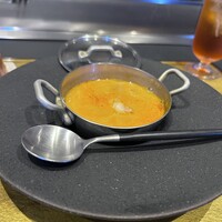 ステーキハウス アクア - 海老のビスク　焼いた海老も入れてくれます。　一度食べたら何度でも食べたくなる味です。