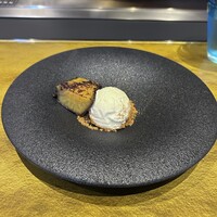 ステーキハウス アクア - デザート　サツマイモと塩アイスクリーム　ご想像の通り、こちらも美味しいです。