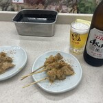八重勝 - 瓶ビール、どて焼き