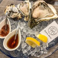 四ツ橋・新町 牡蠣と肉たらしビストロAKIRA - 厳選産地の旬の真牡蠣2種食べ比べ