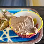 Abats - 白レバーのムーストリュフの香り（栗蜂蜜入り）