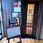 epais - エレベーターで3階に昇りこちらの入口へ