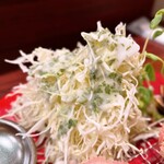 epais - キャベツには自家製の“青じそモヒートドレッシング”で