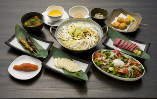 h Hakata Motsunabe Sakaba Kaneko Masutarou - 人気のナベマス！豚バラ肉とベーコンと白菜をミルフィール状に盛り付けました！